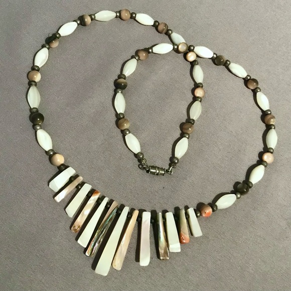 Vintage Mother Of Pearl Necklace - Picture 6 of 7